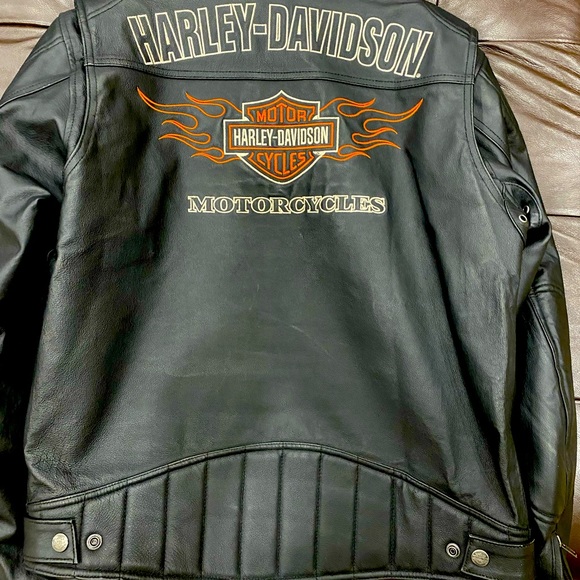 Harley Davidson leather Men’s Medium Jacket worn twice excellent Condition. - Picture 2 of 4
